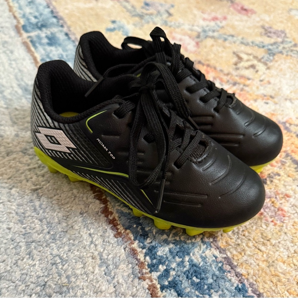 Lotto Kids Black and Green Soccer Sneakers